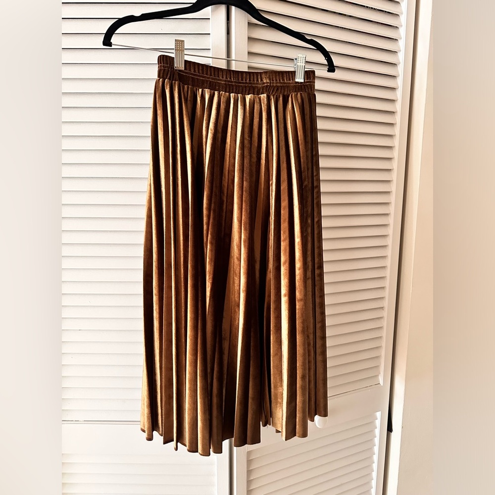 Gold brown velvet skirt lined plisse